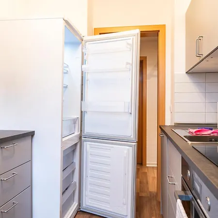 Cityapartment Mit Großem Balkon Am Stadtpark- Disneyplus Und 300mbs Internet Apartment