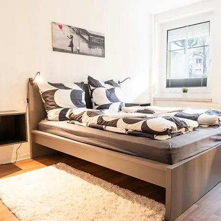 Cityapartment Mit Grossem Balkon Am Stadtpark- Disneyplus Und 300mbs Internet Apartment *