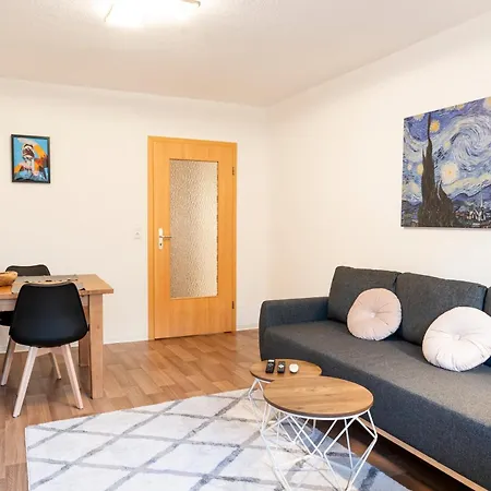 Cityapartment Mit Grossem Balkon Am Stadtpark- Disneyplus Und 300mbs Internet *