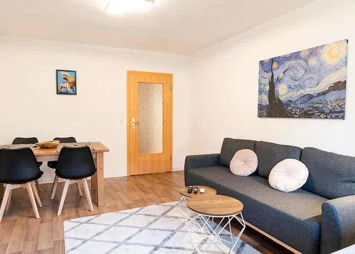 Cityapartment Mit Grossem Balkon Am Stadtpark- Disneyplus Und 300mbs Internet *